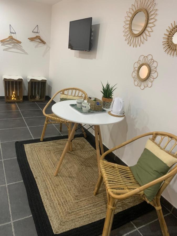 Aux Fines Bulles Gite Et Chambres D Hotes Neuve-Maison Luaran gambar
